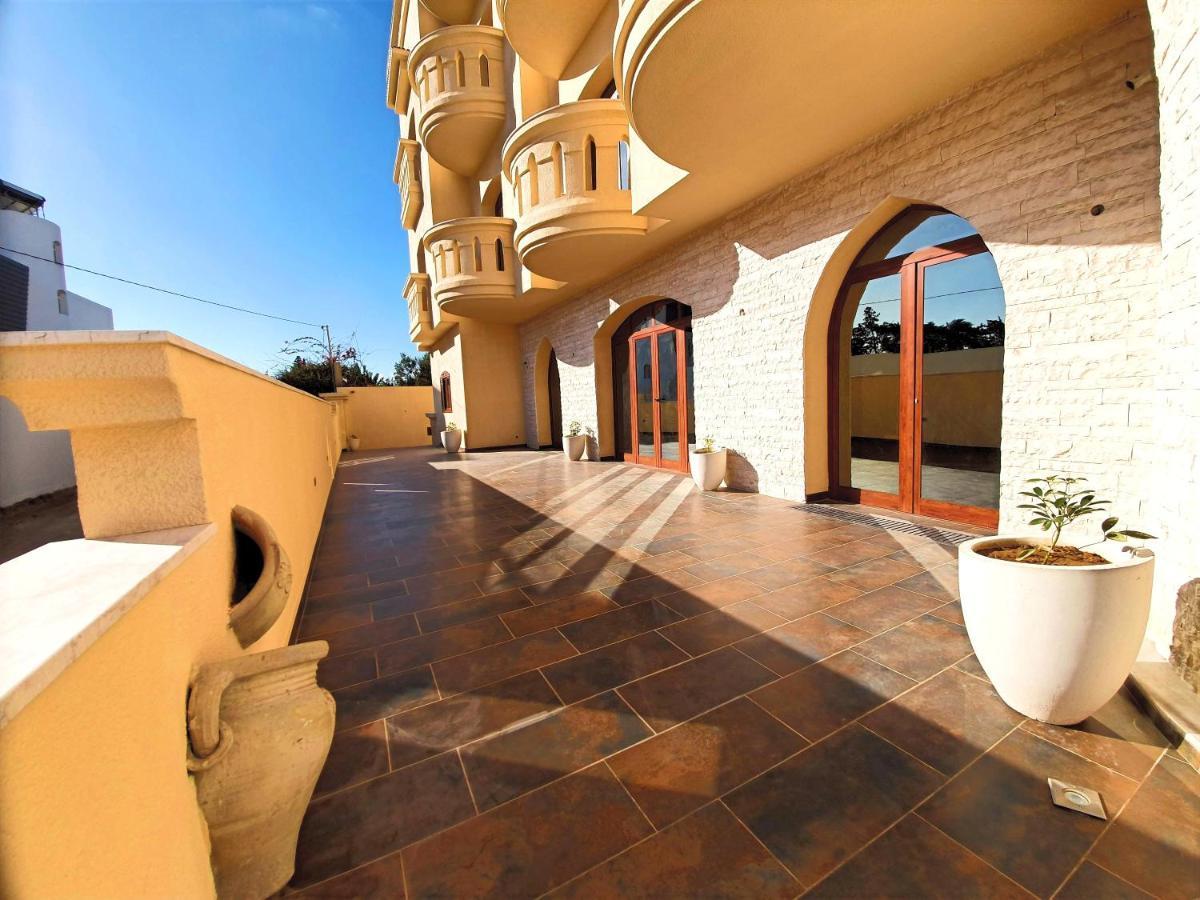 - Baghdadi - Laourient Apartments, Restaurant, Cafe * Gobernación de Mahdia