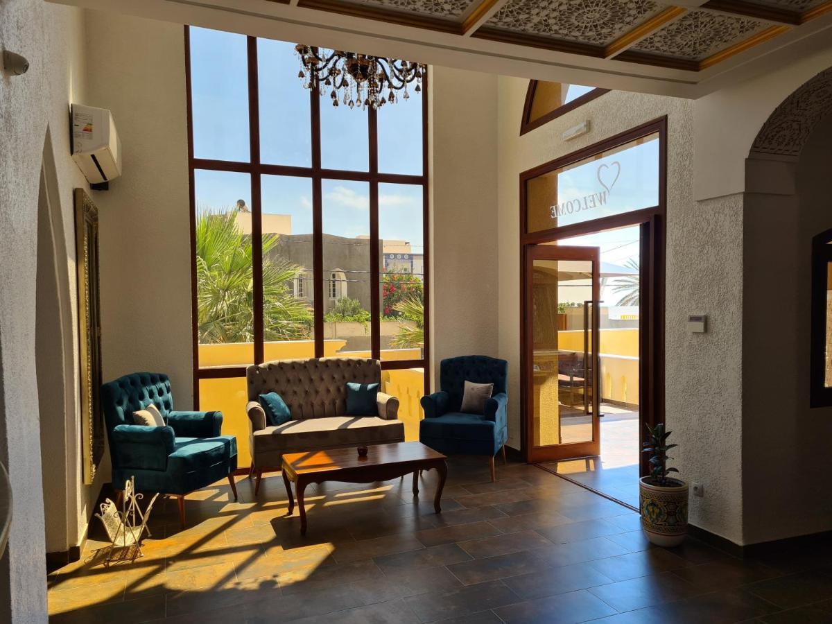 - Baghdadi - Laourient Apartments, Restaurant, Cafe Apartahotel