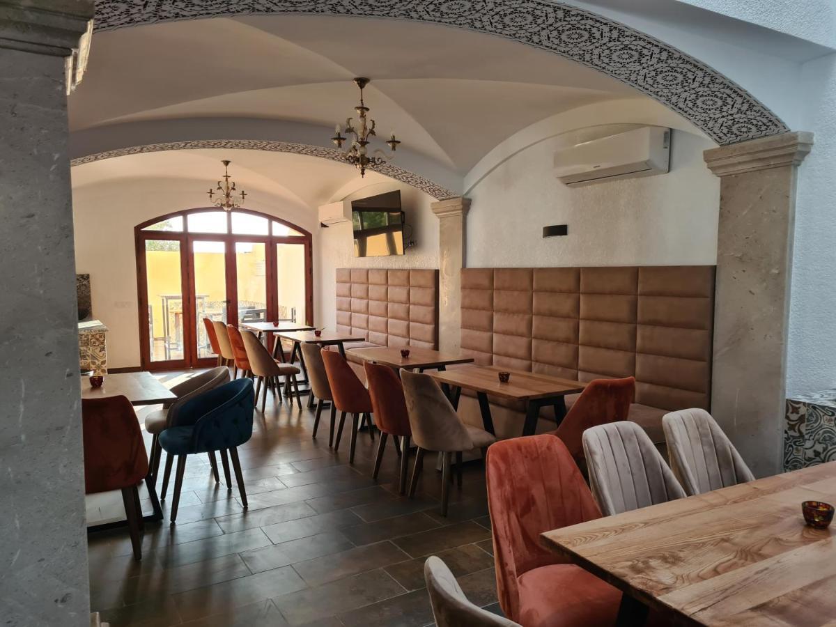 - Baghdadi - Laourient Apartments, Restaurant, Cafe Apartahotel Gobernación de Mahdia